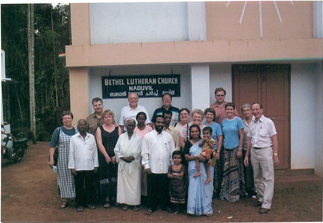 2004Tour_Group_Victor_Olivers_Naduvil